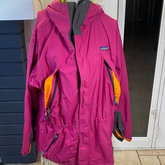 Patagonia Fuchsia Hooded Jacket - Picture 7 of 17